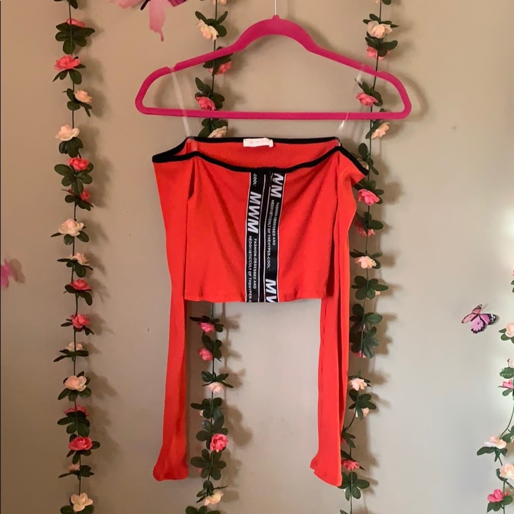 OFF THE SHOULDER CROP TOP